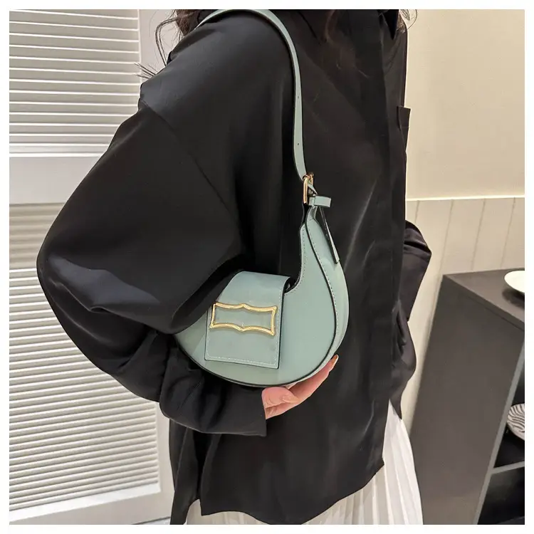 Women's Green Leather Shoulder Bag 2023 Winter Style — feature 9