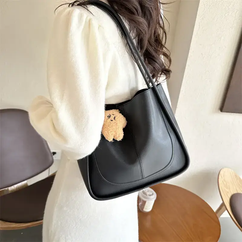 Women Retro Textured Shoulder Tote Bag Beige Winter 2023 - Image 6