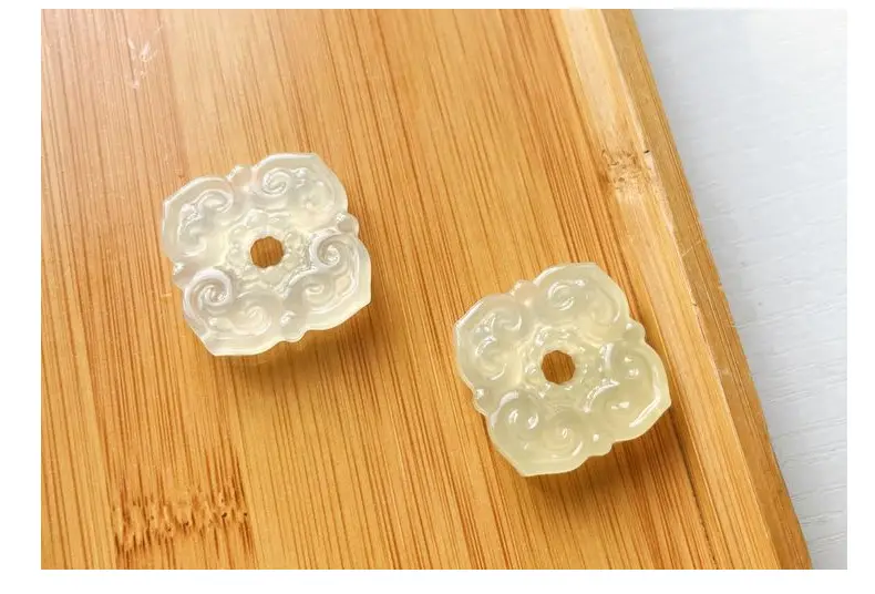 Natural Jade Sifang Ruyi Buckle Pendant — feature 5