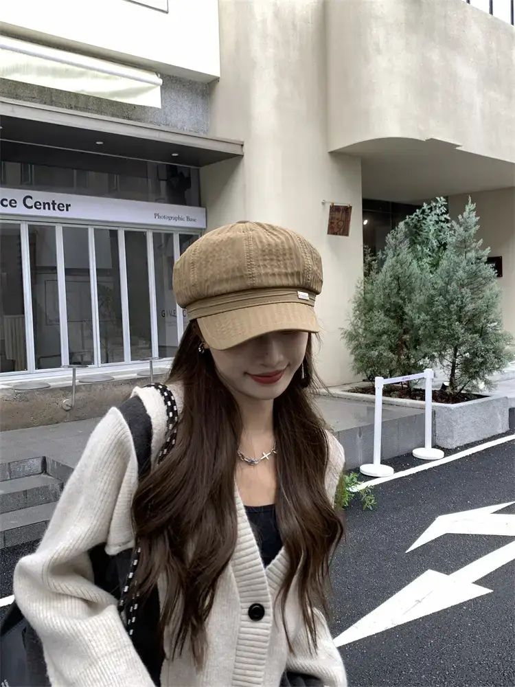 Women's Green Duck Beret with Cap — feature 2