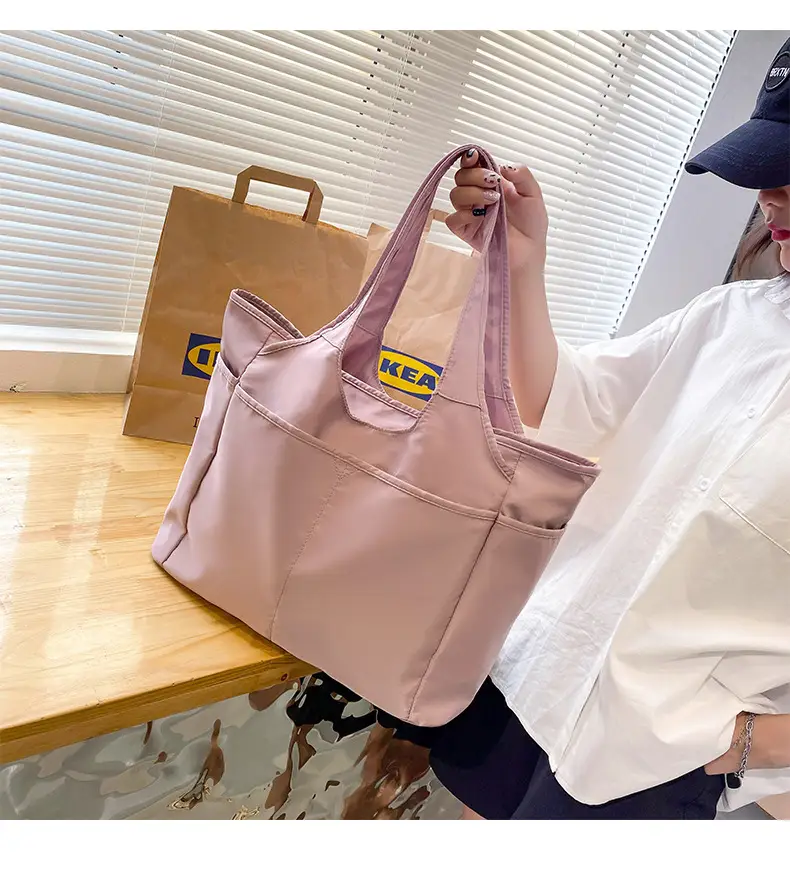 Lightweight One-Shoulder Travel Bag for Men Women — feature 2