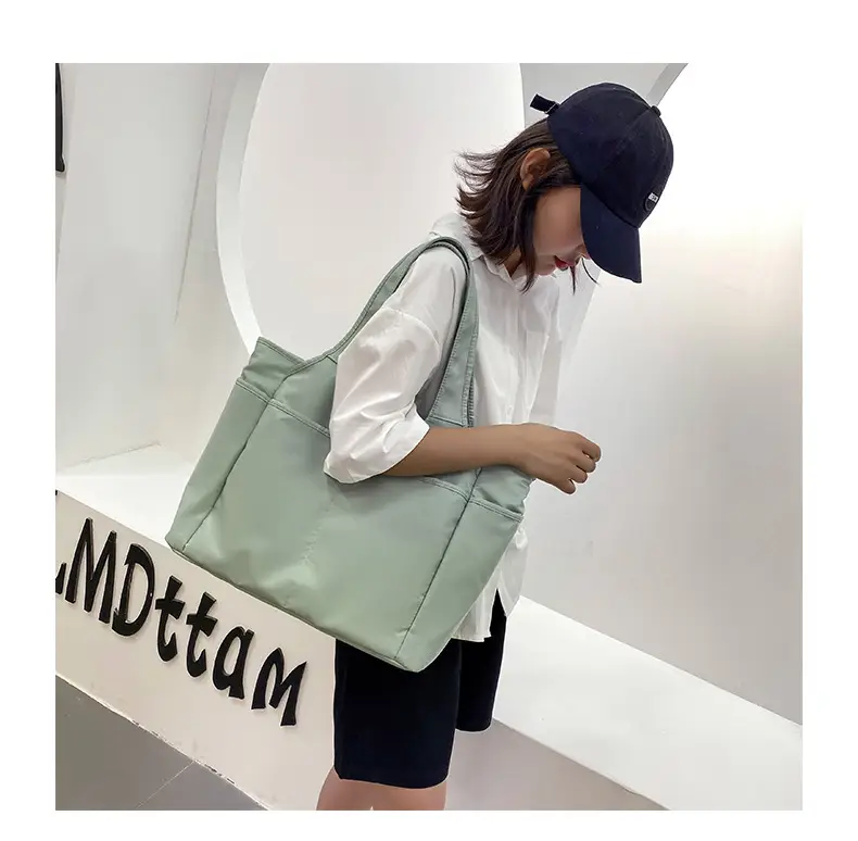 Lightweight One-Shoulder Travel Bag for Men Women — feature 3