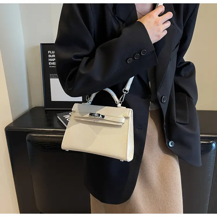 Women's Beige Square Shoulder Bag 2023 New Trend — feature 15