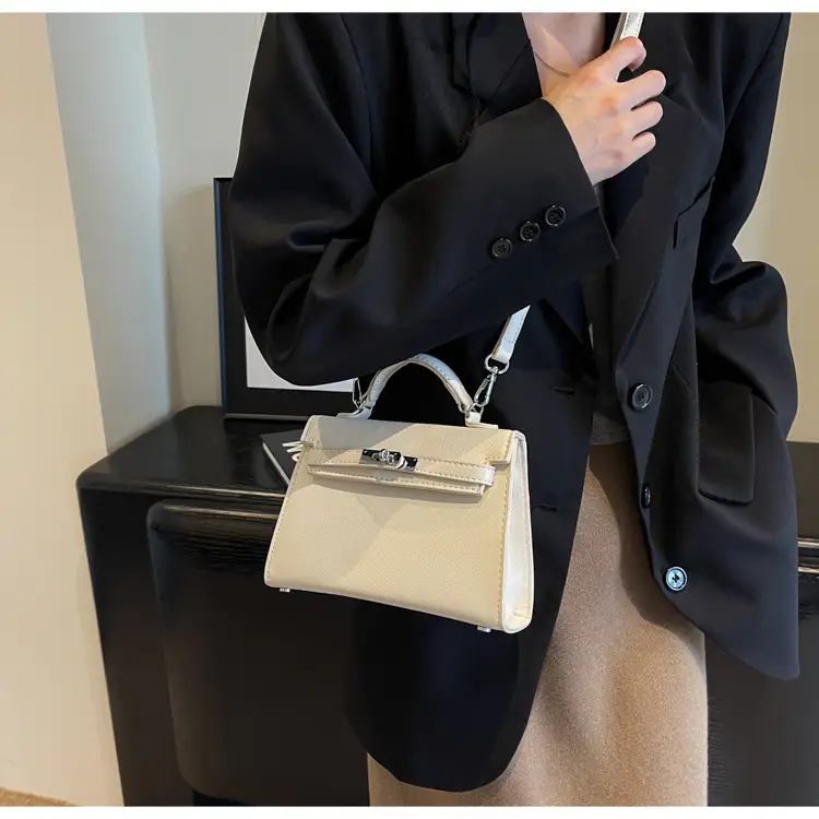 Women's Beige Square Shoulder Bag 2023 New Trend — feature 16