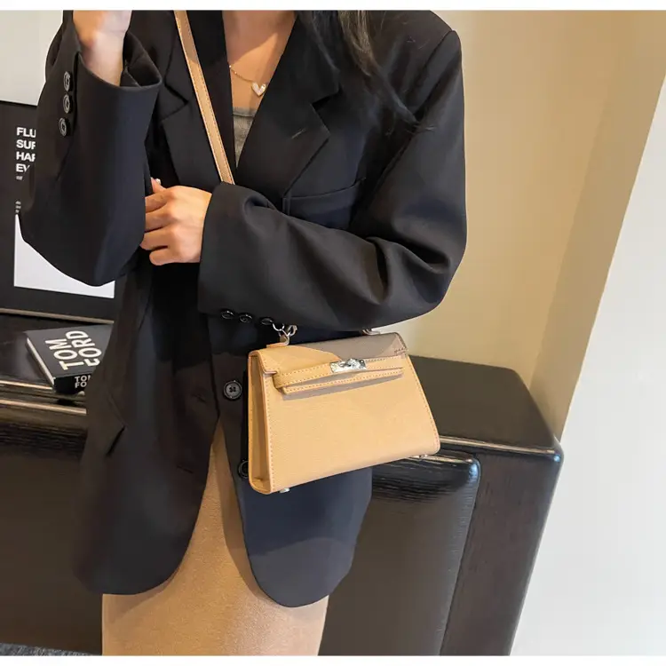 Women's Beige Square Shoulder Bag 2023 New Trend — feature 18