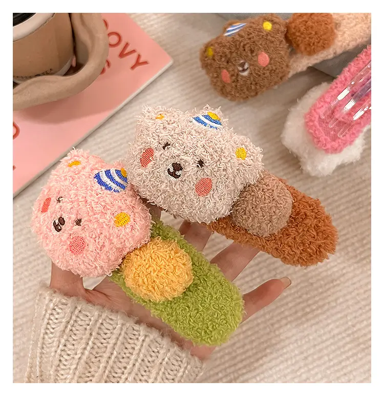 Cute Plush Bear Hairpin Clip for Girls Large Bangs — feature 4