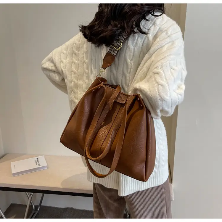 Meilade Women's Large Capacity Vintage Shoulder Bag Brown — feature 32