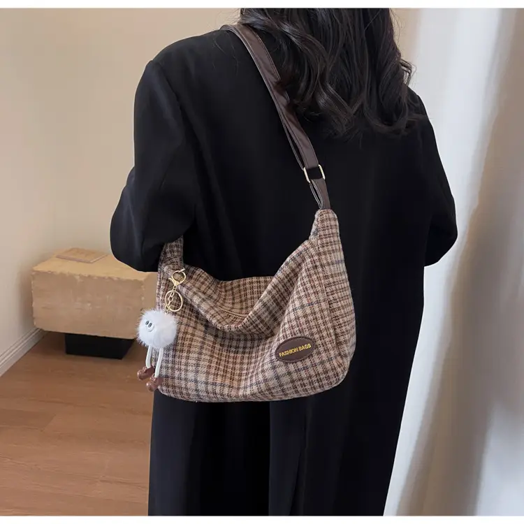 Women Plaid Shoulder Bag Winter Commute 2023 — feature 15