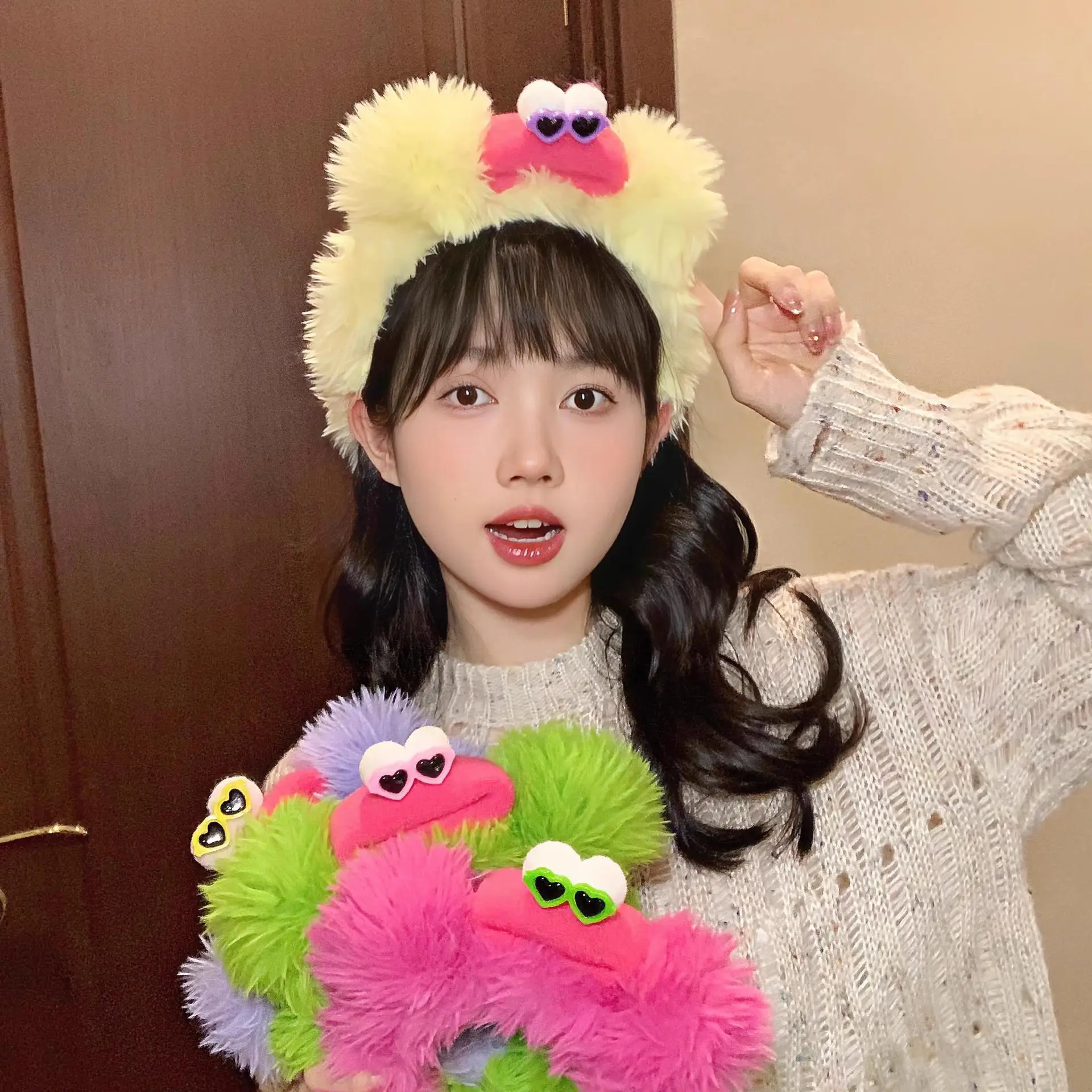 Ugly Velvet Headband with Big Headband Design — feature 9
