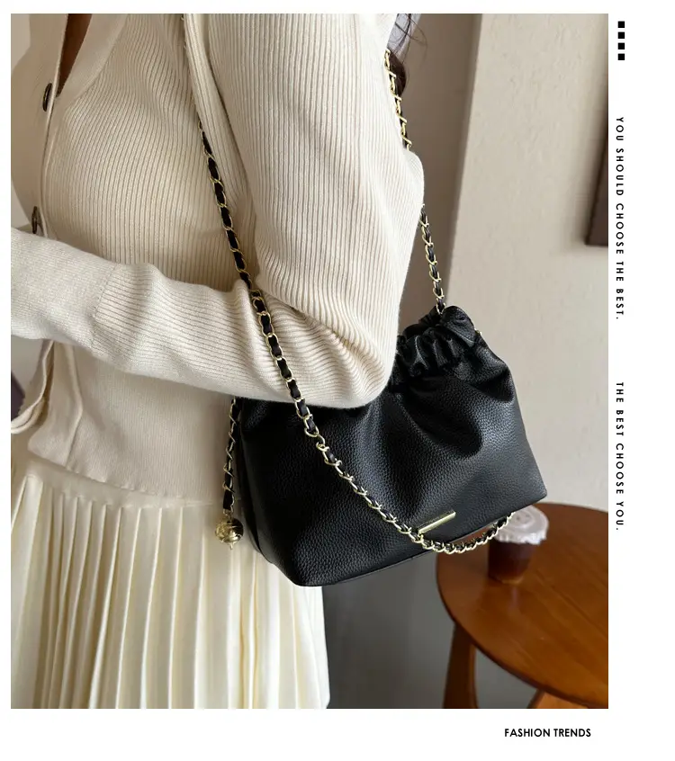 Black Pleated Chain Shoulder Bag for Women 2023 — feature 1