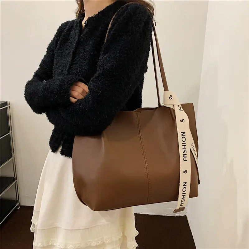 Retro Simple Large Capacity Shoulder Bag for Women - Image 4
