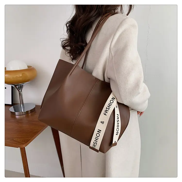 Retro Simple Large Capacity Shoulder Bag for Women — feature 18