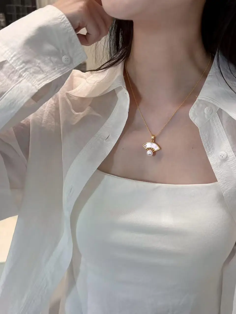 Gold Pearl Fan Shaped Necklace for Women — feature 10