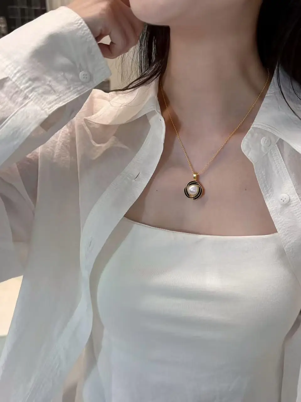 Pearl Pendant Necklace with Gold Chain for Women — feature 10