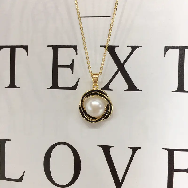 Pearl Pendant Necklace with Gold Chain for Women — feature 7