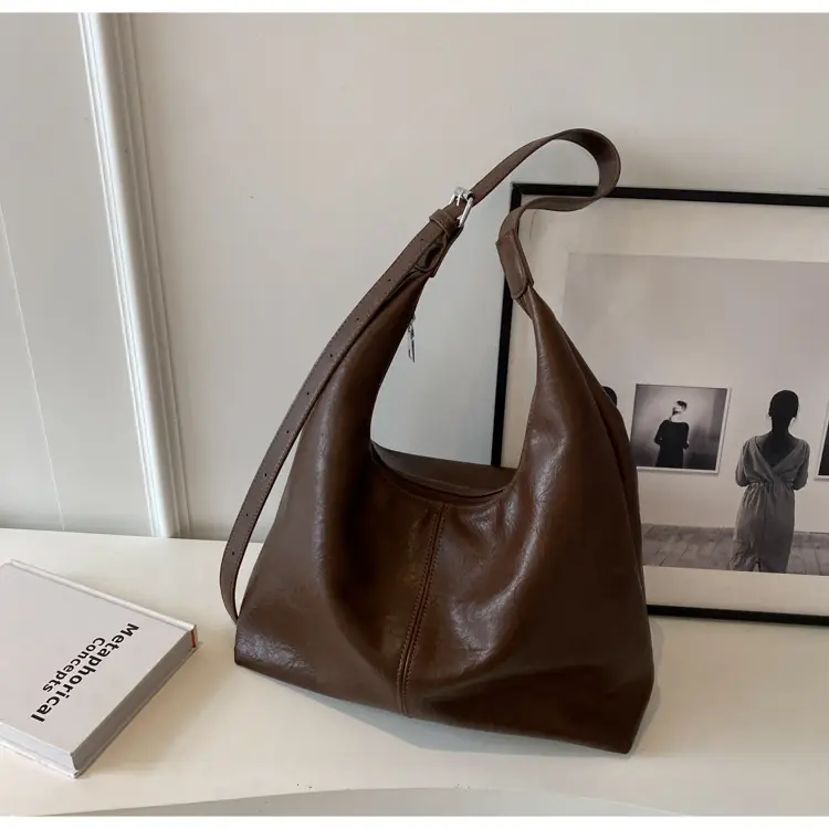 Retro Brown Leather Shoulder Tote Bag 2023 — feature 14