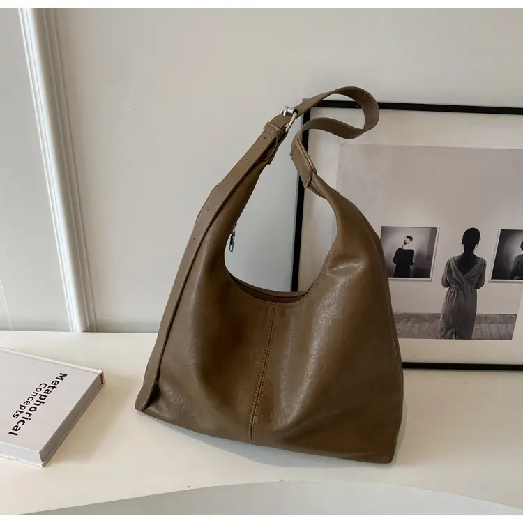 Retro Brown Leather Shoulder Tote Bag 2023 — feature 16