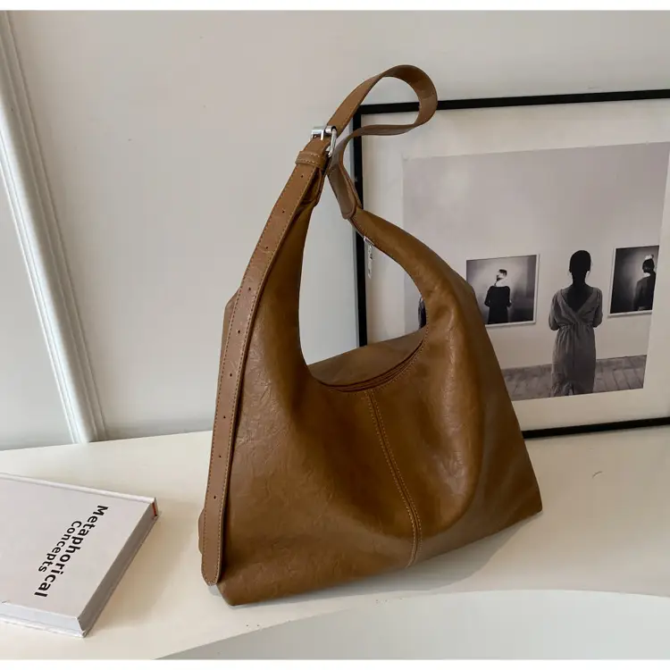Retro Brown Leather Shoulder Tote Bag 2023 — feature 18