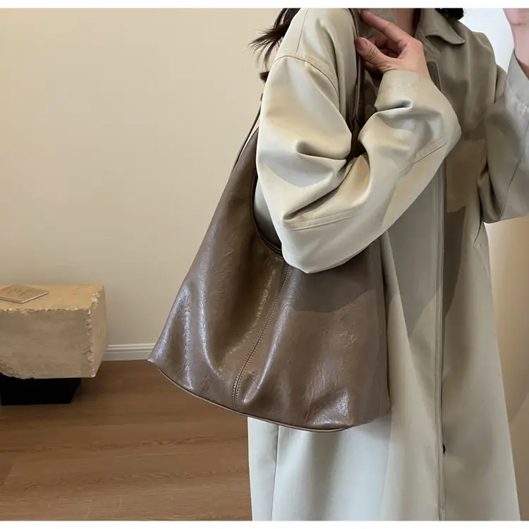 Retro Brown Leather Shoulder Tote Bag 2023 — feature 22
