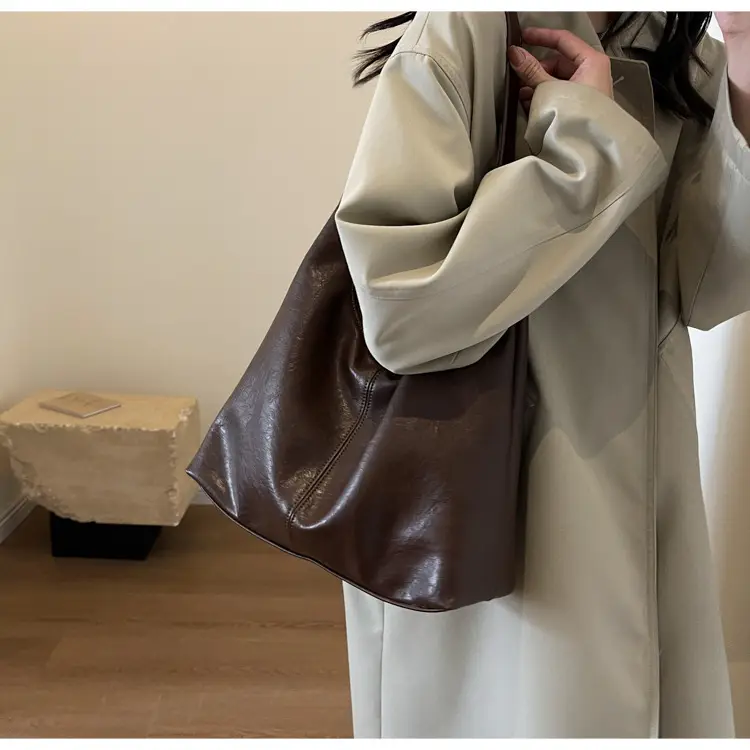 Retro Brown Leather Shoulder Tote Bag 2023 — feature 23