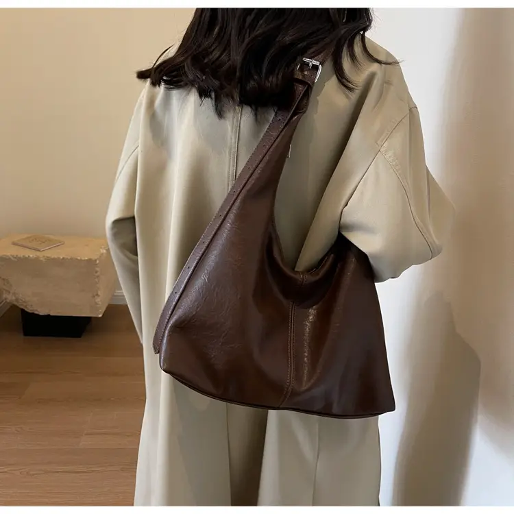 Retro Brown Leather Shoulder Tote Bag 2023 — feature 25