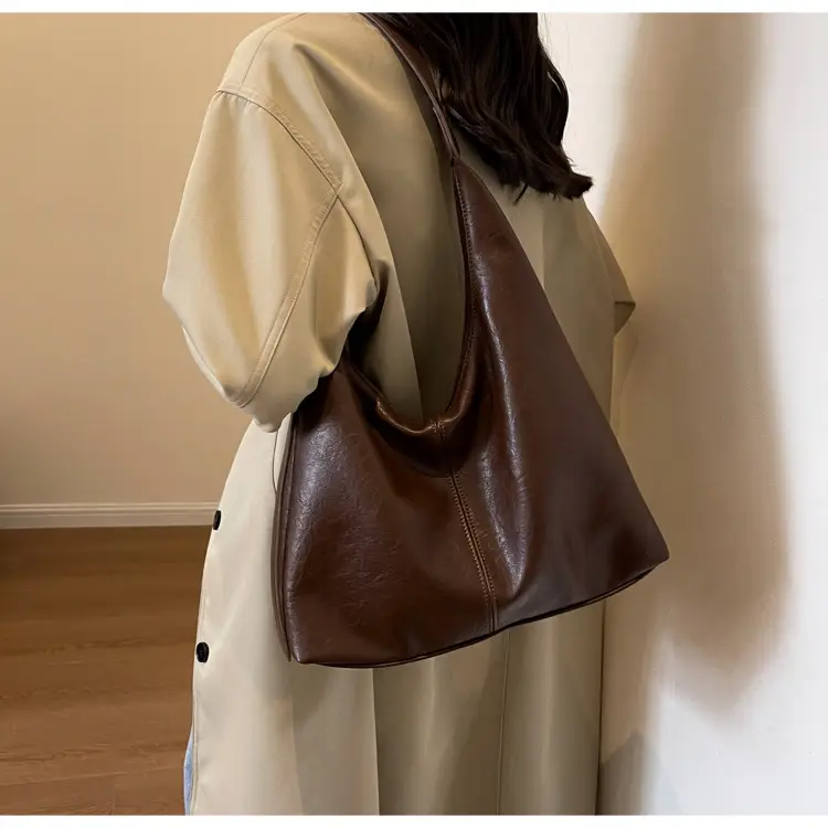 Retro Brown Leather Shoulder Tote Bag 2023 — feature 26