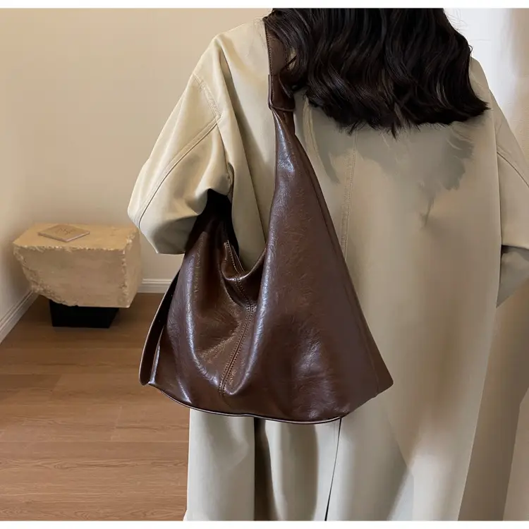 Retro Brown Leather Shoulder Tote Bag 2023 — feature 27