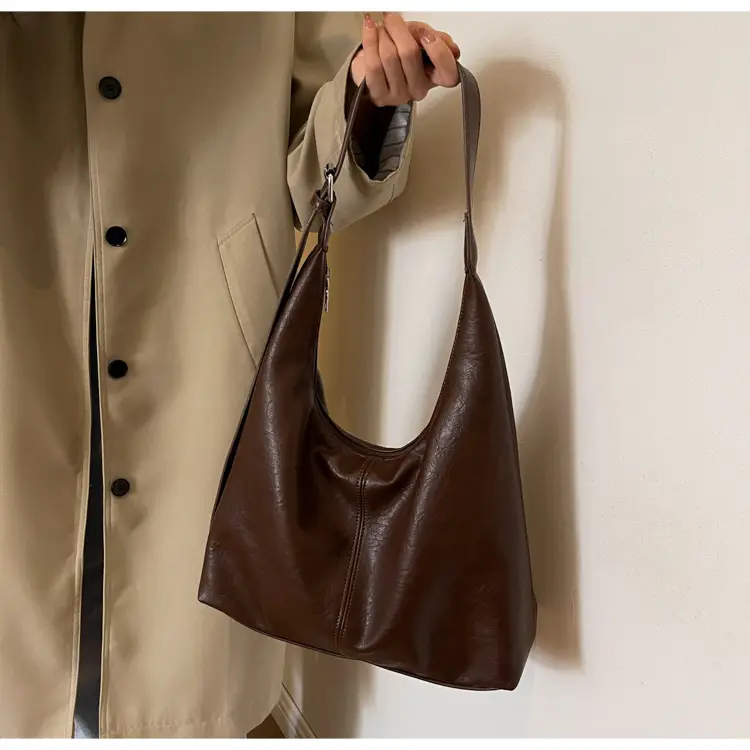 Retro Brown Leather Shoulder Tote Bag 2023 — feature 28