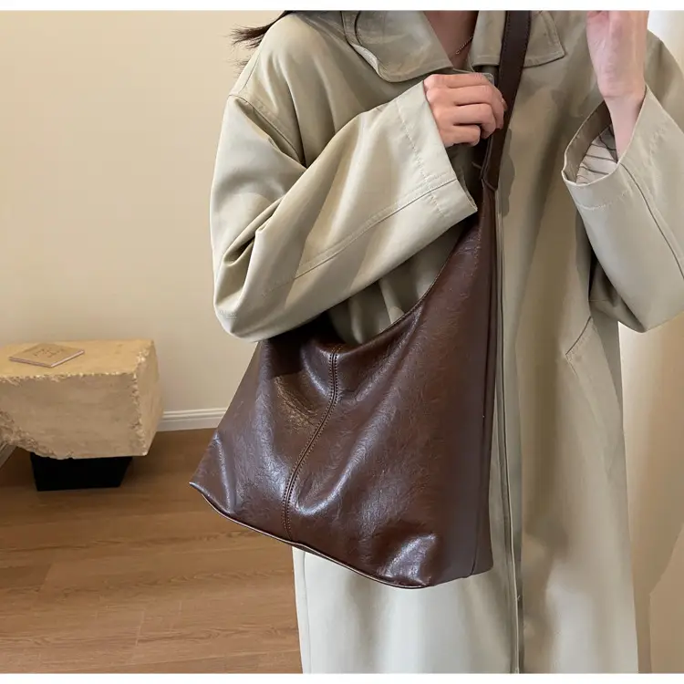 Retro Brown Leather Shoulder Tote Bag 2023 — feature 29