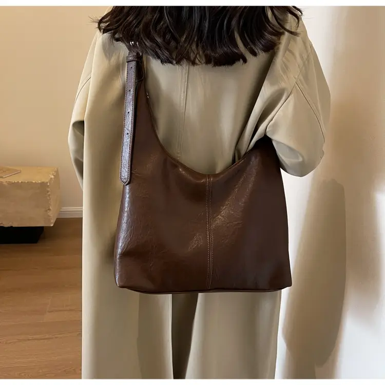 Retro Brown Leather Shoulder Tote Bag 2023 — feature 31