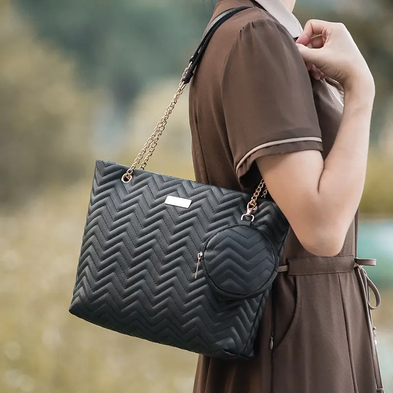 2-piece Wave Embossed Tote Bag Black 2023