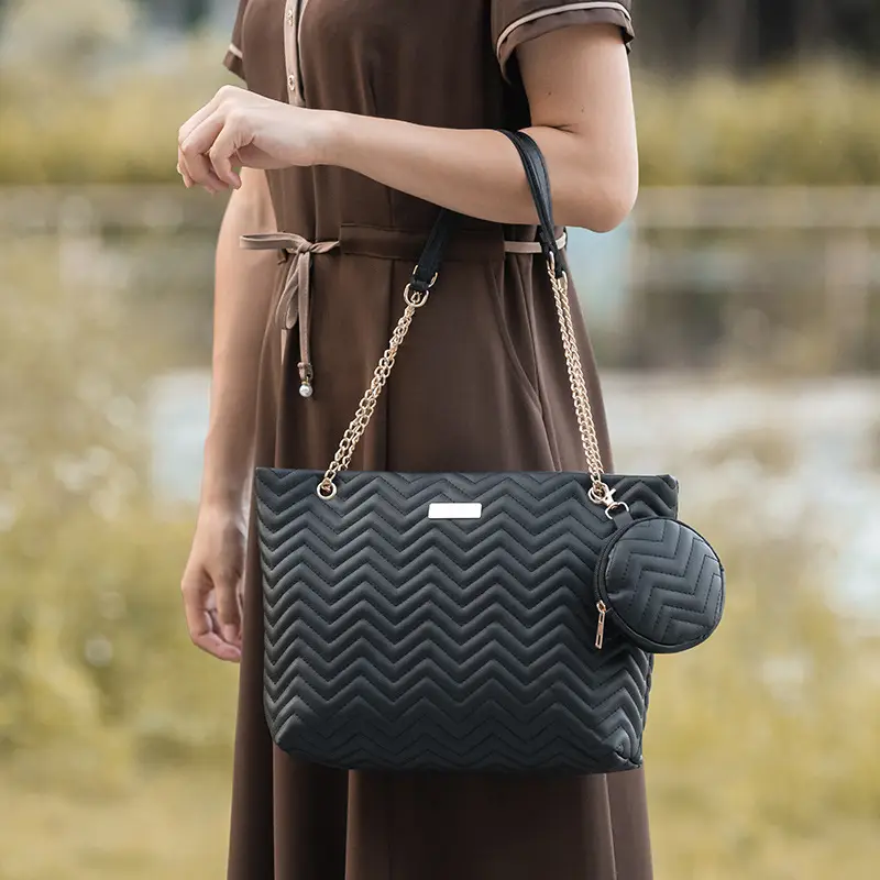 2-piece Wave Embossed Tote Bag Black 2023
