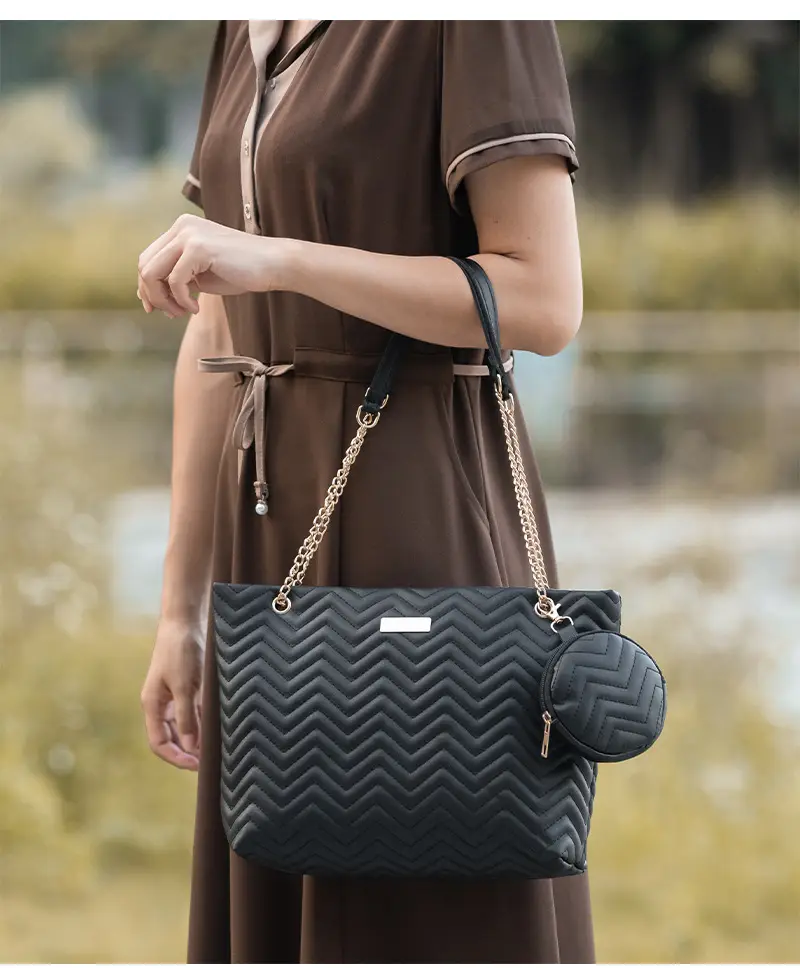 2-piece Wave Embossed Tote Bag Black 2023 — feature 13