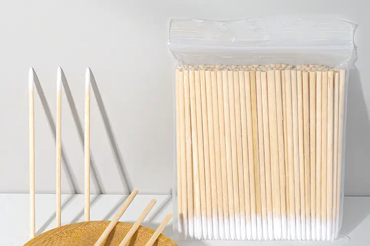Ultra-Fine Cotton Swabs for Eyebrow & Eye Makeup — feature 3