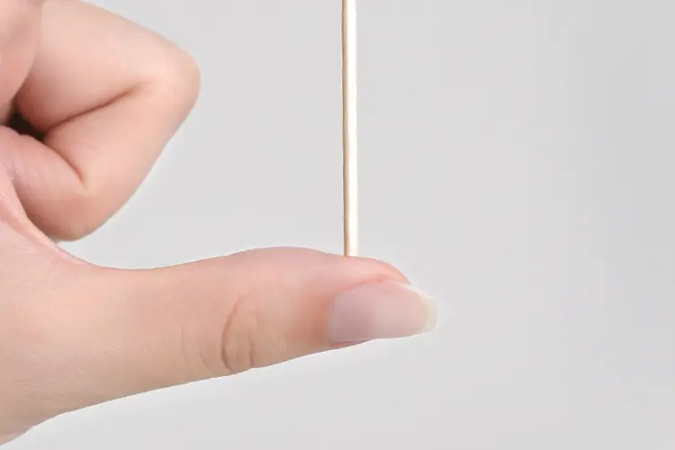 Ultra-Fine Cotton Swabs for Eyebrow & Eye Makeup — feature 9