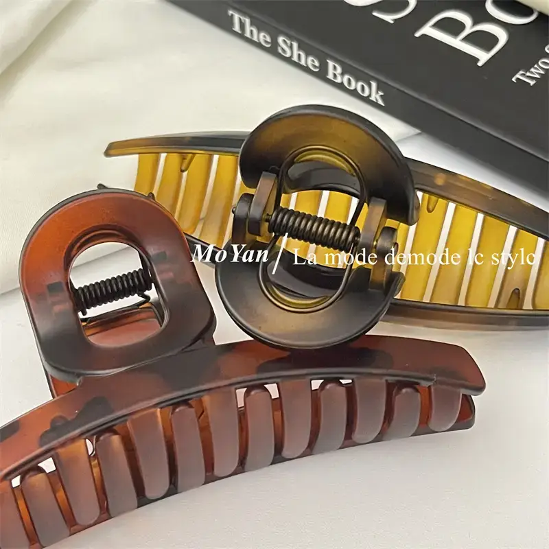 Black Claw Clip for Women's Hair Updo & Headwear 2023 — feature 4