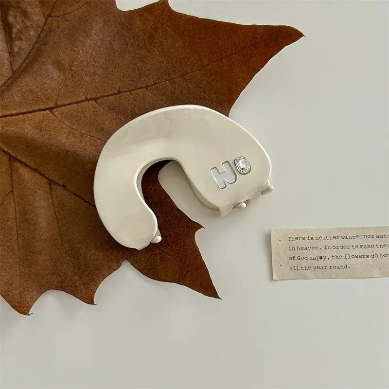 Pure White Acetate Hair Clips Set for Women — feature 9