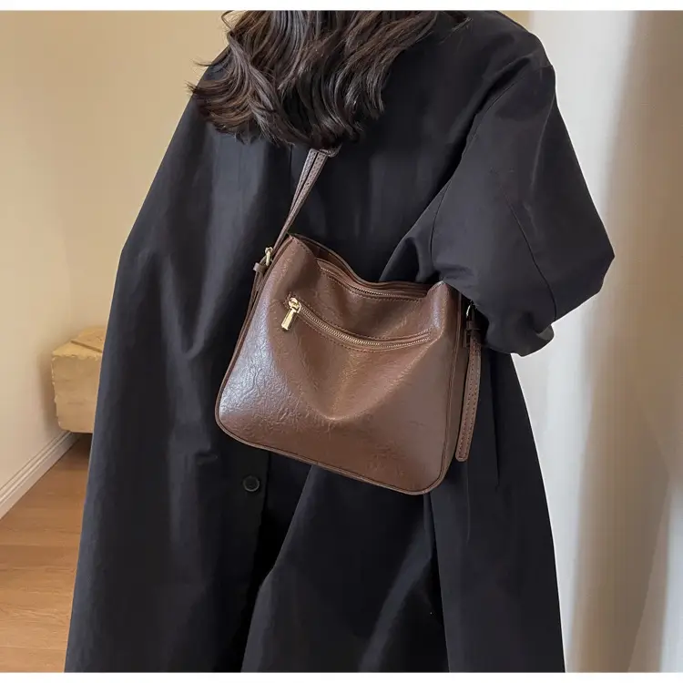 Women Retro Brown Leather Shoulder Bag 2023 Winter — feature 16