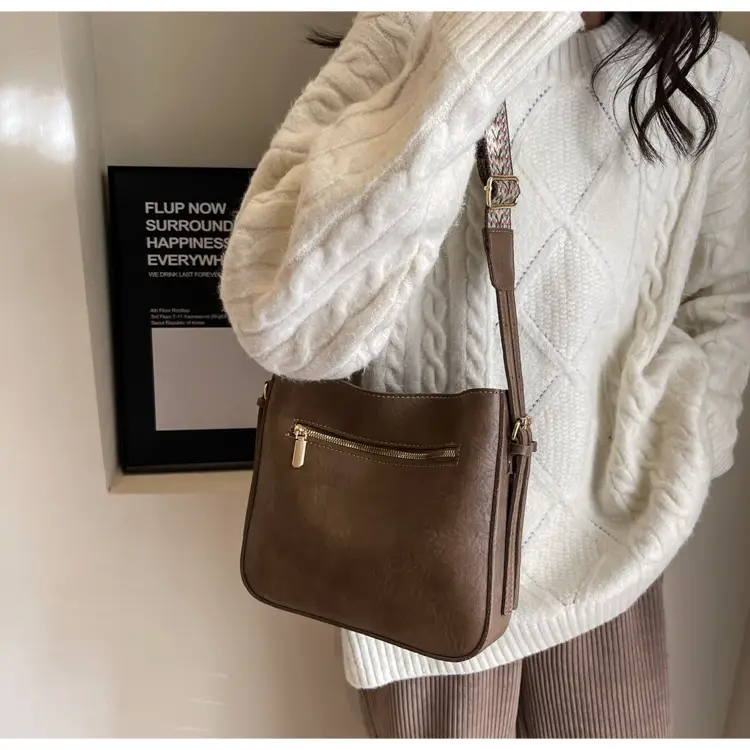 Women Retro Brown Leather Shoulder Bag 2023 Winter — feature 17