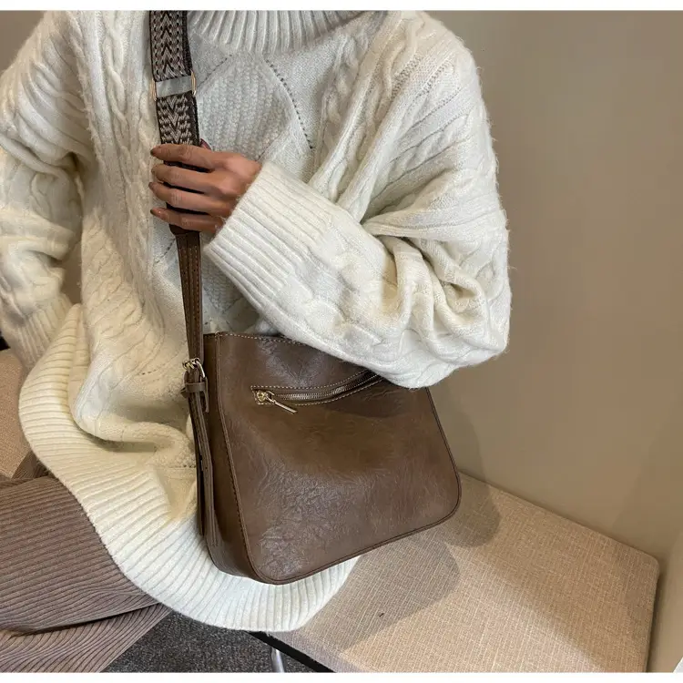 Women Retro Brown Leather Shoulder Bag 2023 Winter — feature 19