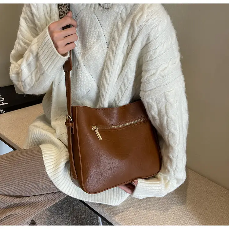 Women Retro Brown Leather Shoulder Bag 2023 Winter — feature 20