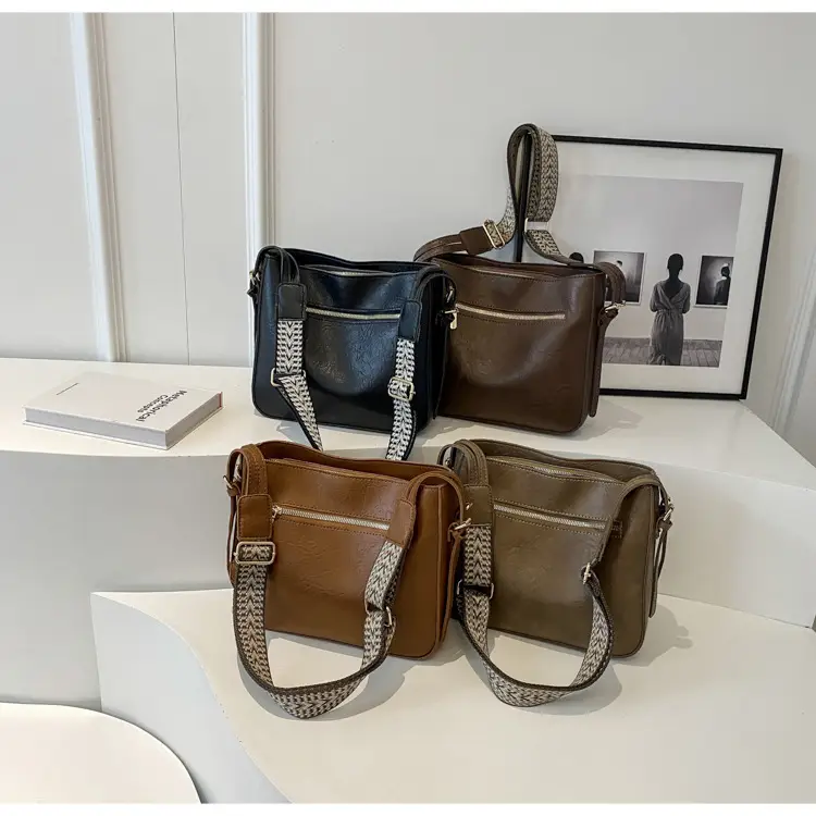 Women Retro Brown Leather Shoulder Bag 2023 Winter — feature 27