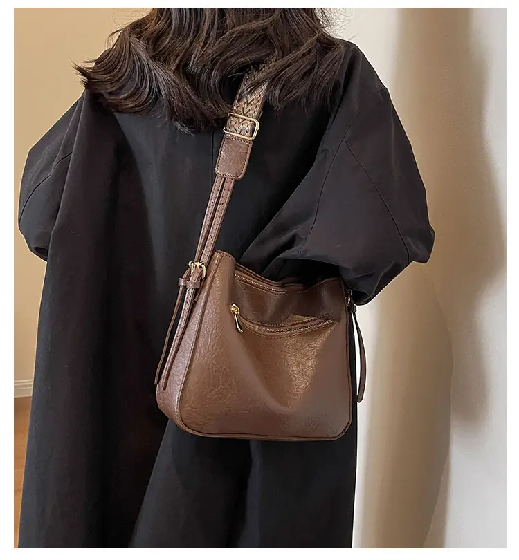 Women Retro Brown Leather Shoulder Bag 2023 Winter — feature 3