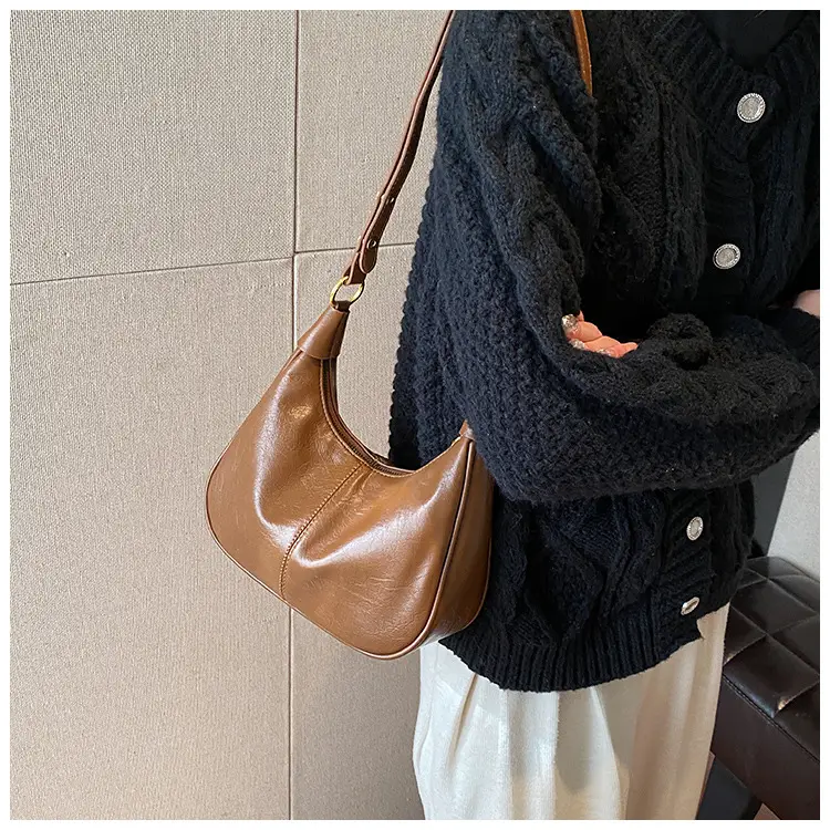 Retro Saddle Bag for Women Black Leather 2023 — feature 10