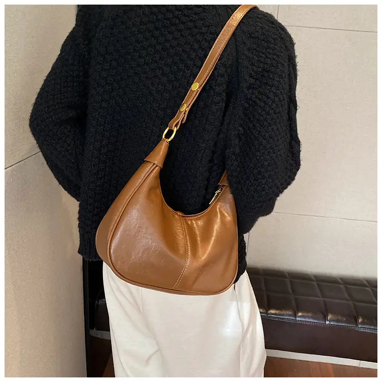 Retro Saddle Bag for Women Black Leather 2023 — feature 11