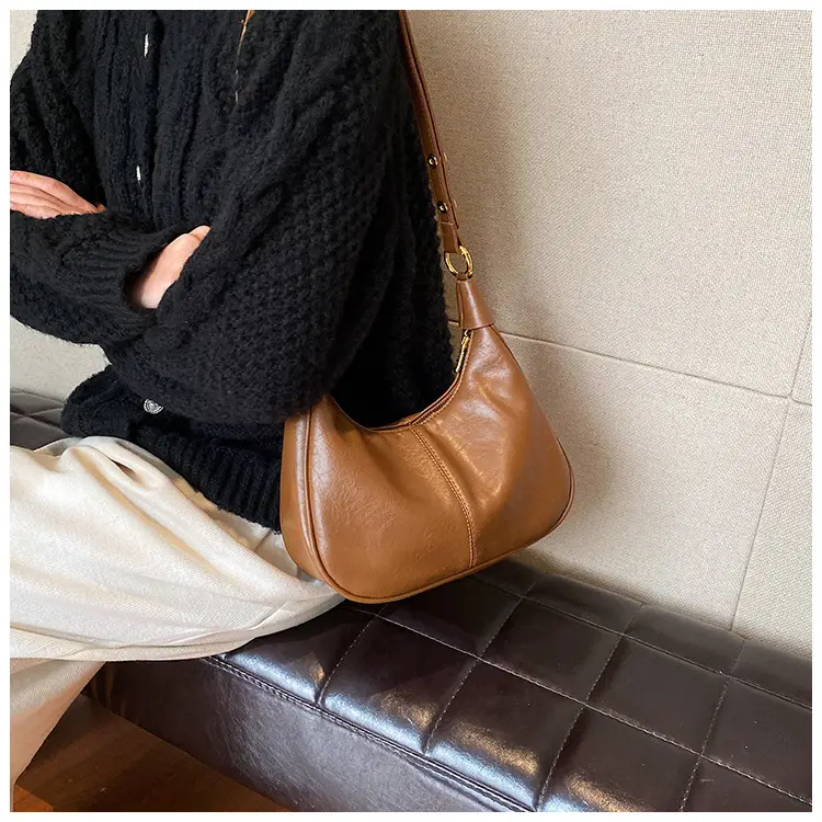 Retro Saddle Bag for Women Black Leather 2023 — feature 12