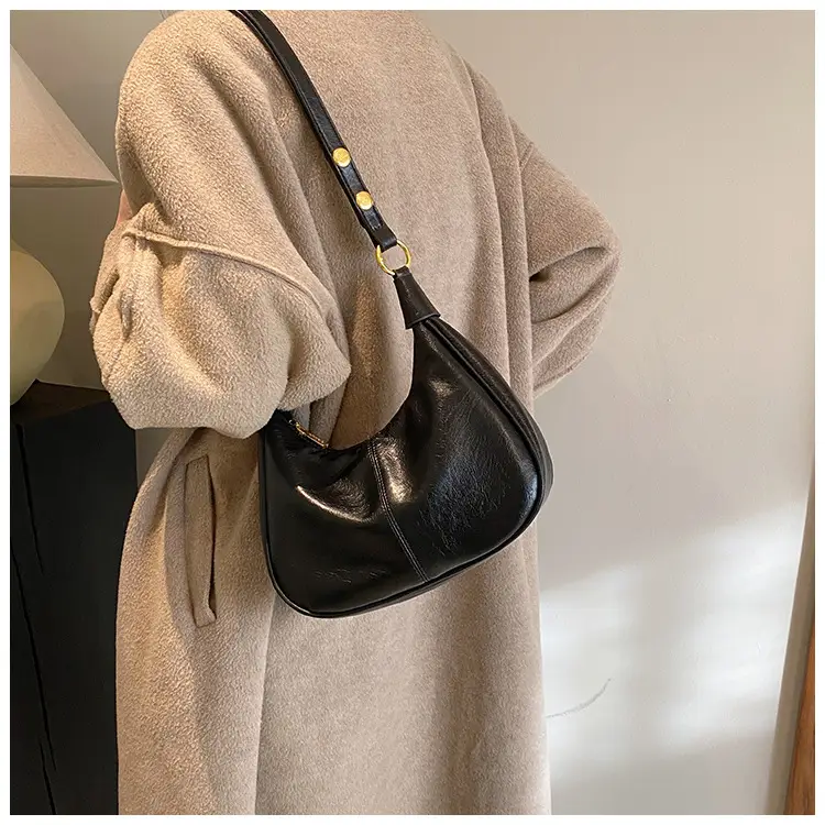 Retro Saddle Bag for Women Black Leather 2023 — feature 14