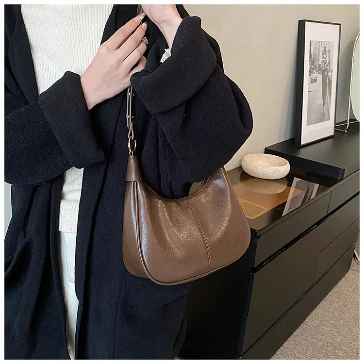 Retro Saddle Bag for Women Black Leather 2023 — feature 18