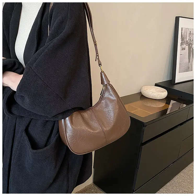 Retro Saddle Bag for Women Black Leather 2023 — feature 19
