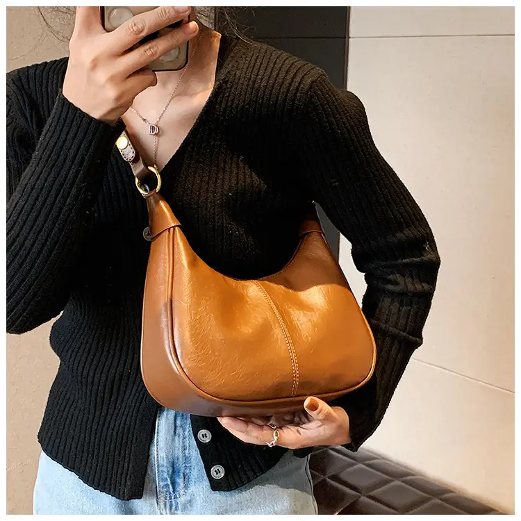 Retro Saddle Bag for Women Black Leather 2023 — feature 9